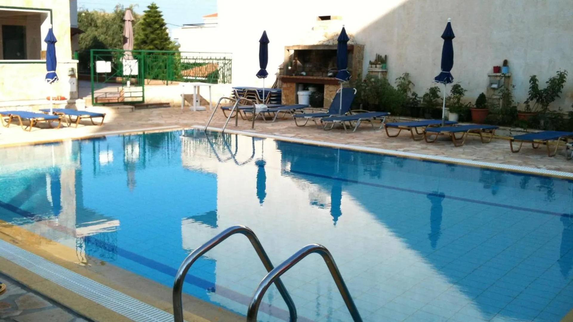 Petros Studios Poros  2*, Poros (Kefalonia) Griekenland