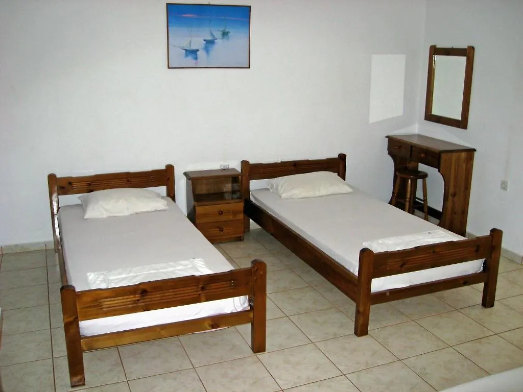 Petros Studios Poros